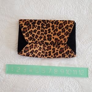 Leopard clutch